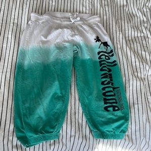 Women’s cropped pants - size medium